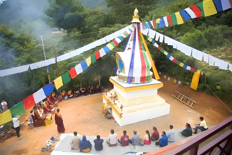 Errichtung einer Kalachakra-Stupa